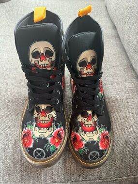 Black Floral Skull Lace-Up Boots for Women NEW